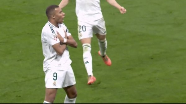匡助皇马获得2-0跳跃体育录像/图片
