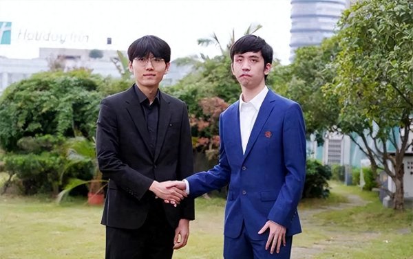 中国15岁少年屠龙校服了世界冠军体育录像/图片