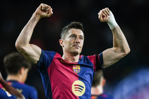 这是莱万在本赛季28场西甲打进的第25粒进球体育录像/图片