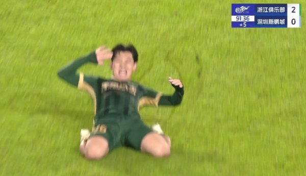 杨一鸣禁区内带球被断体育赛事直播