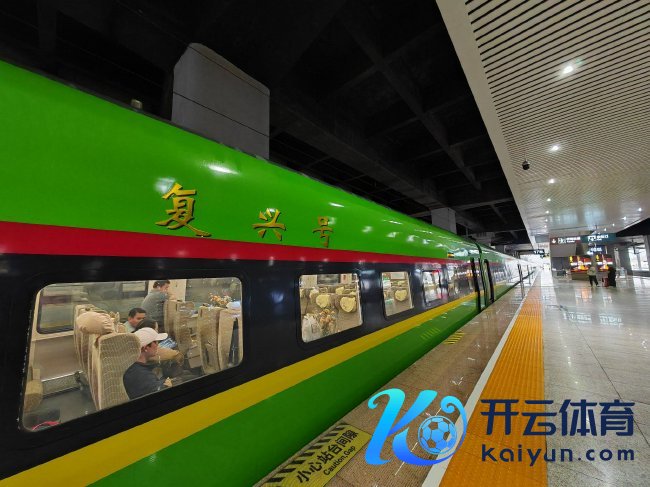 中老铁路上的恢复号