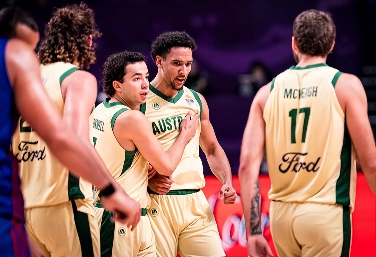 上一场与人沙特队的1/4决赛阅历赛体育集锦