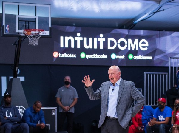 ＂霍里在播客节目中示意体育集锦