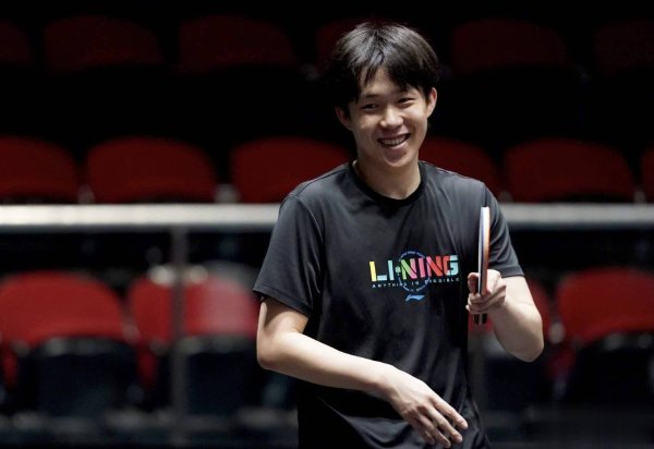 小将覃予萱在决赛中以0-4不敌日真名将桥本帆乃香体育集锦